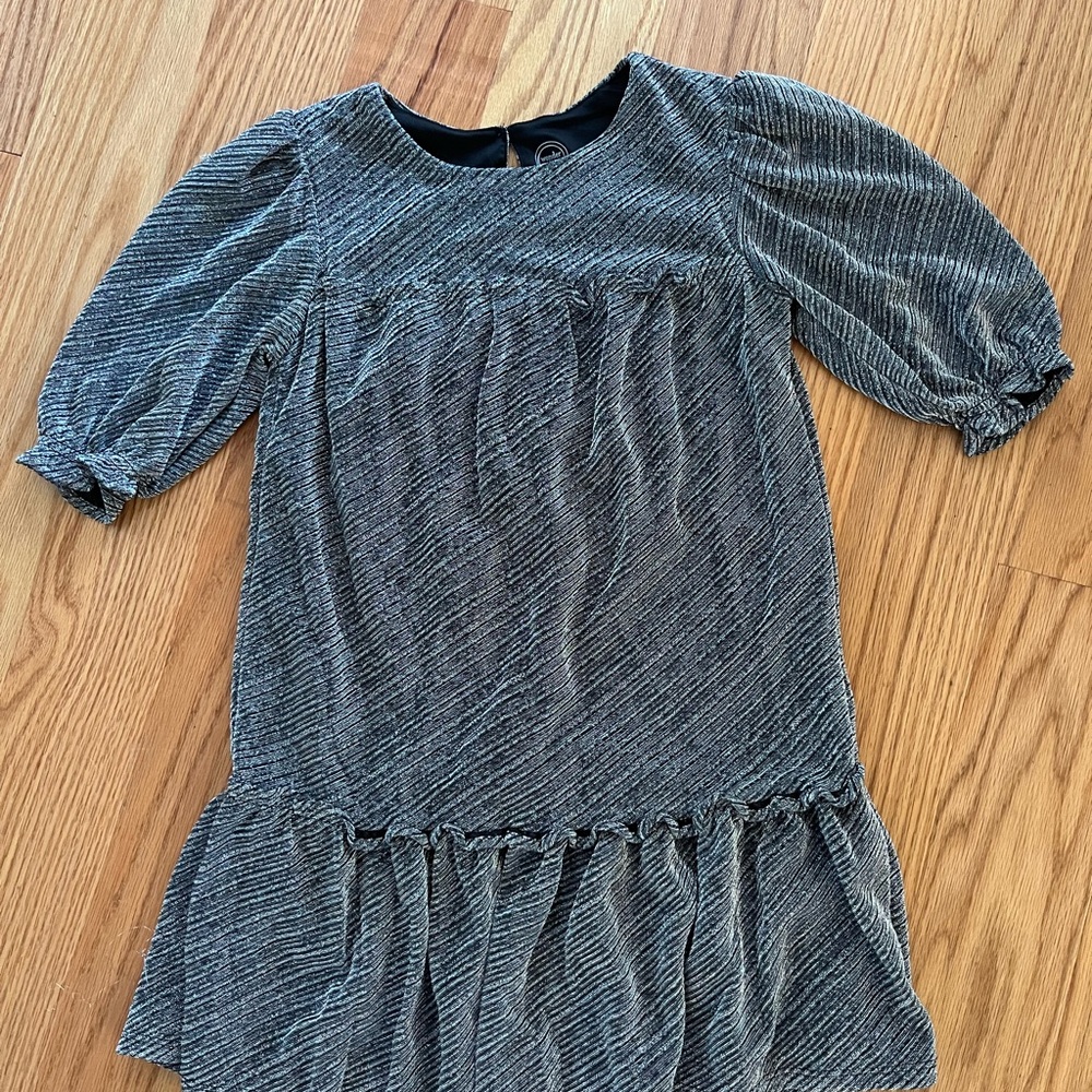 Textured Black and White Puff Sleeve Tunic Dress